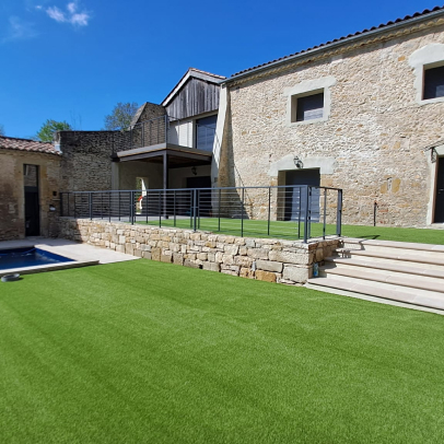 gazon artificiel avec psicine à Blagnac en Haute Garonne 31