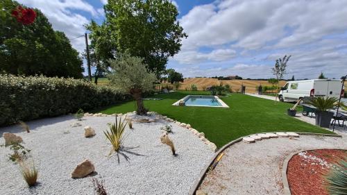 Plus d'entretien, plus d'arrosage, plus de désherbage...que du plaisir ! Merci encore pour ce nouveau projet et de votre confiance