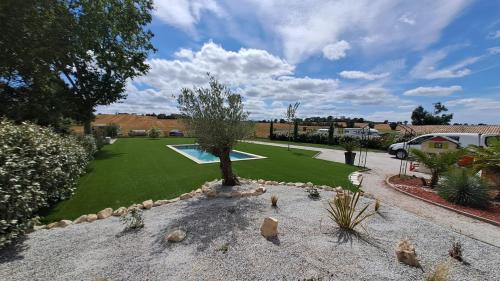 Plus d'entretien, plus d'arrosage, plus de désherbage...que du plaisir ! Merci encore pour ce nouveau projet et de votre confiance