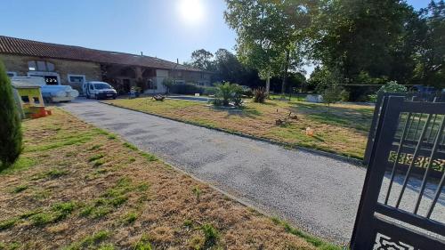 Plus d'entretien, plus d'arrosage, plus de désherbage...que du plaisir ! Merci encore pour ce nouveau projet et de votre confiance